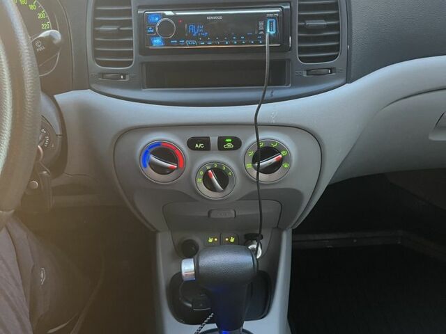 Синий Хендай Акцент, объемом двигателя 1.4 л и пробегом 174 тыс. км за 4000 $, фото 7 на Automoto.ua