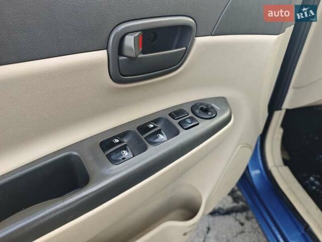 Синий Хендай Акцент, объемом двигателя 1.4 л и пробегом 238 тыс. км за 4850 $, фото 9 на Automoto.ua