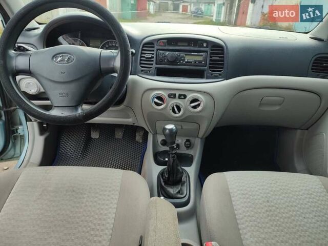 Синий Хендай Акцент, объемом двигателя 1.4 л и пробегом 300 тыс. км за 2650 $, фото 9 на Automoto.ua