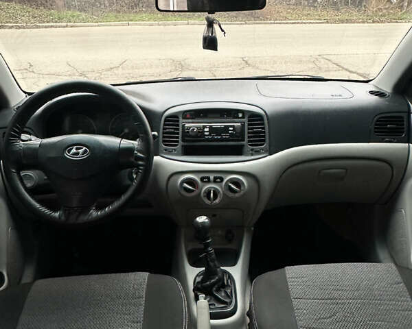 Синий Хендай Акцент, объемом двигателя 1.4 л и пробегом 161 тыс. км за 4800 $, фото 19 на Automoto.ua