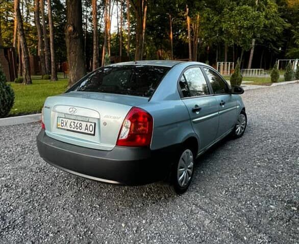 Синий Хендай Акцент, объемом двигателя 1.4 л и пробегом 300 тыс. км за 3400 $, фото 4 на Automoto.ua