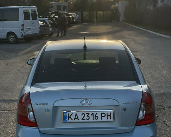 Синий Хендай Акцент, объемом двигателя 1.4 л и пробегом 196 тыс. км за 5500 $, фото 4 на Automoto.ua