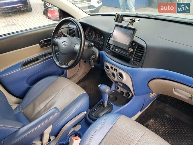 Синий Хендай Акцент, объемом двигателя 1.4 л и пробегом 220 тыс. км за 5200 $, фото 3 на Automoto.ua