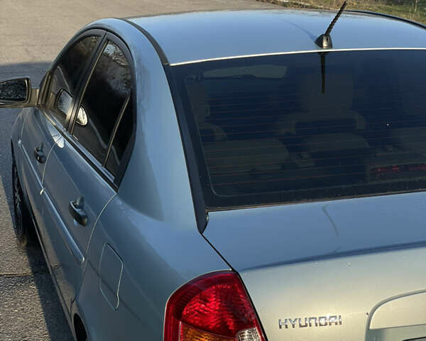 Синий Хендай Акцент, объемом двигателя 1.4 л и пробегом 196 тыс. км за 5500 $, фото 6 на Automoto.ua