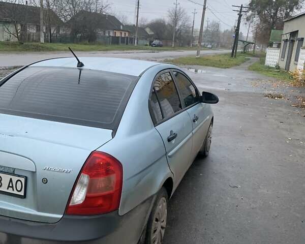 Синий Хендай Акцент, объемом двигателя 1.4 л и пробегом 300 тыс. км за 2800 $, фото 4 на Automoto.ua