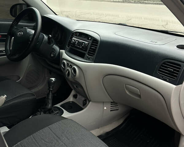 Синий Хендай Акцент, объемом двигателя 1.4 л и пробегом 161 тыс. км за 4800 $, фото 15 на Automoto.ua