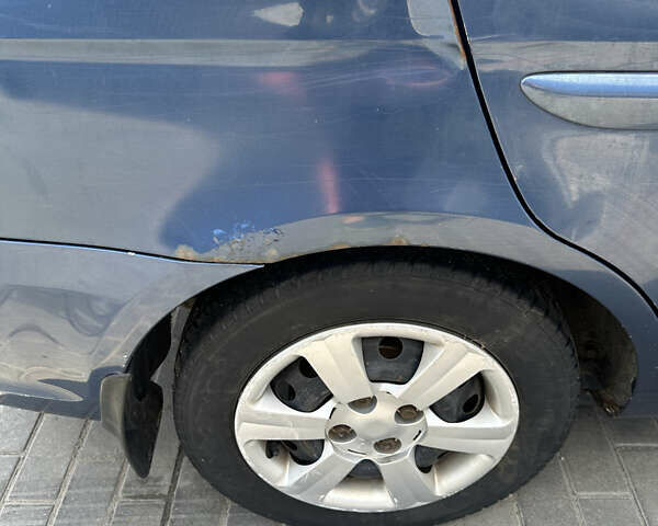 Синий Хендай Акцент, объемом двигателя 1.4 л и пробегом 302 тыс. км за 3300 $, фото 9 на Automoto.ua