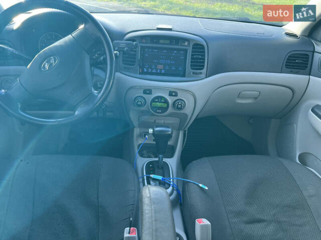 Синій Хендай Акцент, об'ємом двигуна 1.6 л та пробігом 240 тис. км за 5399 $, фото 6 на Automoto.ua