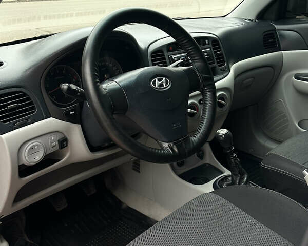 Синий Хендай Акцент, объемом двигателя 1.4 л и пробегом 161 тыс. км за 4800 $, фото 14 на Automoto.ua