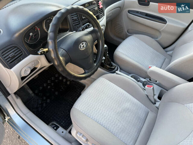 Синий Хендай Акцент, объемом двигателя 1.4 л и пробегом 125 тыс. км за 4700 $, фото 13 на Automoto.ua