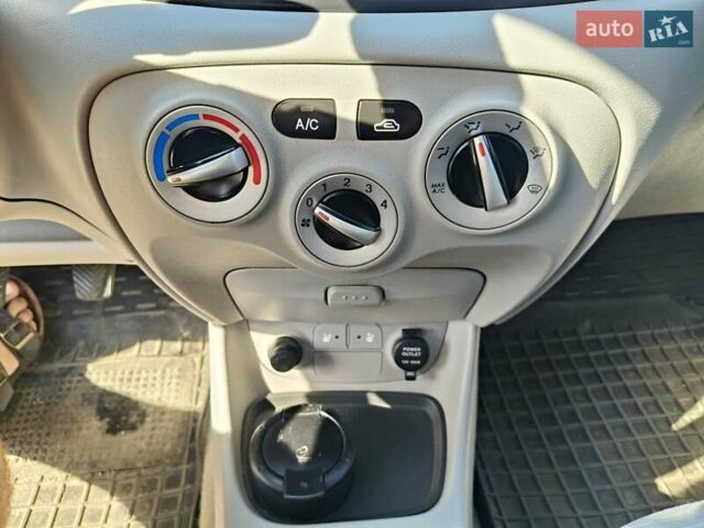 Синий Хендай Акцент, объемом двигателя 1.5 л и пробегом 210 тыс. км за 5000 $, фото 17 на Automoto.ua