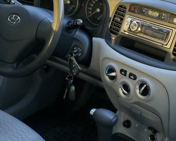 Синий Хендай Акцент, объемом двигателя 1.4 л и пробегом 196 тыс. км за 5500 $, фото 10 на Automoto.ua