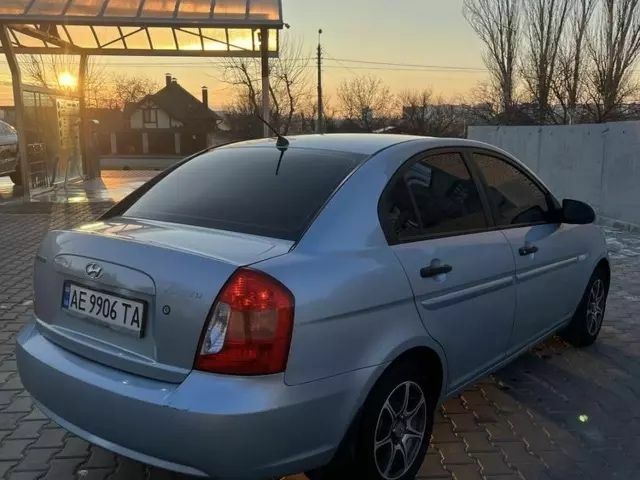 Синий Хендай Акцент, объемом двигателя 1.4 л и пробегом 174 тыс. км за 4999 $, фото 2 на Automoto.ua
