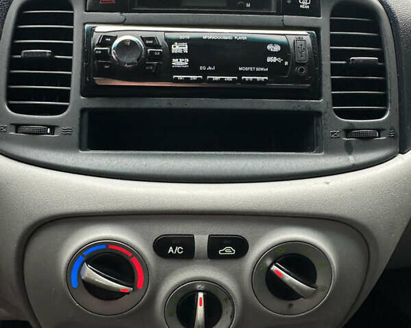 Синий Хендай Акцент, объемом двигателя 1.4 л и пробегом 161 тыс. км за 4800 $, фото 21 на Automoto.ua