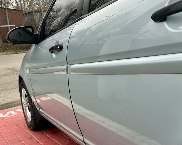 Синий Хендай Акцент, объемом двигателя 1.4 л и пробегом 161 тыс. км за 4800 $, фото 7 на Automoto.ua