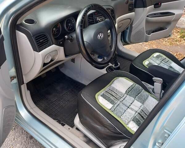 Синий Хендай Акцент, объемом двигателя 1.4 л и пробегом 214 тыс. км за 4700 $, фото 12 на Automoto.ua