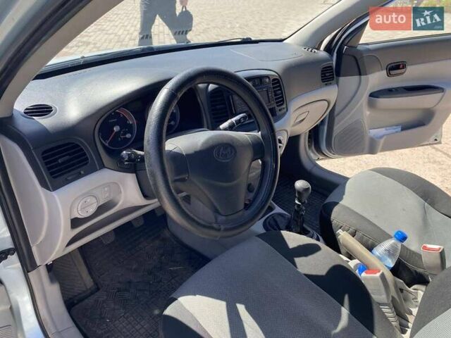 Синий Хендай Акцент, объемом двигателя 1.5 л и пробегом 225 тыс. км за 5500 $, фото 6 на Automoto.ua