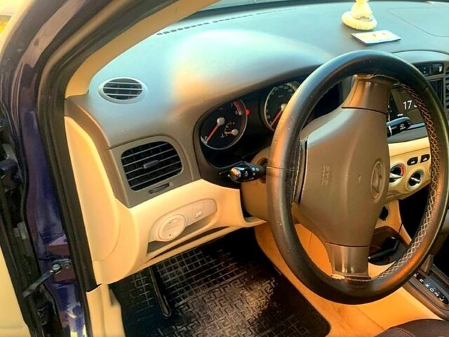 Синий Хендай Акцент, объемом двигателя 1.4 л и пробегом 257 тыс. км за 5400 $, фото 5 на Automoto.ua