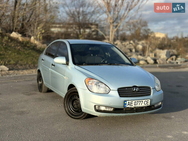 Синий Хендай Акцент, объемом двигателя 1.4 л и пробегом 315 тыс. км за 3599 $, фото 2 на Automoto.ua