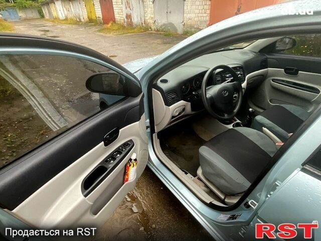 Синий Хендай Акцент, объемом двигателя 1.4 л и пробегом 127 тыс. км за 5400 $, фото 7 на Automoto.ua