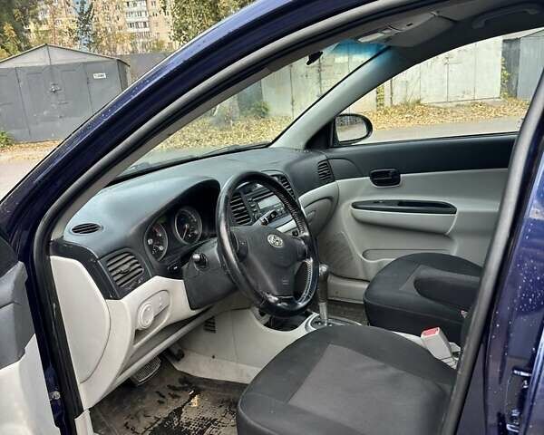 Синий Хендай Акцент, объемом двигателя 1.6 л и пробегом 159 тыс. км за 4500 $, фото 4 на Automoto.ua