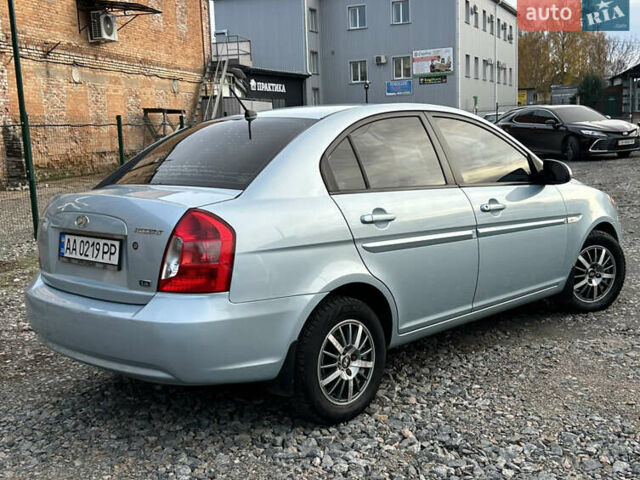 Синий Хендай Акцент, объемом двигателя 1.6 л и пробегом 240 тыс. км за 5250 $, фото 6 на Automoto.ua