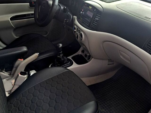 Синій Хендай Акцент, об'ємом двигуна 1.4 л та пробігом 163 тис. км за 4700 $, фото 7 на Automoto.ua