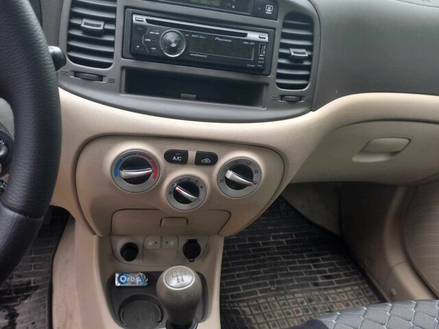 Синій Хендай Акцент, об'ємом двигуна 1.4 л та пробігом 160 тис. км за 4900 $, фото 7 на Automoto.ua