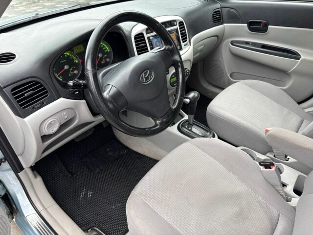 Синий Хендай Акцент, объемом двигателя 1.6 л и пробегом 180 тыс. км за 5500 $, фото 6 на Automoto.ua