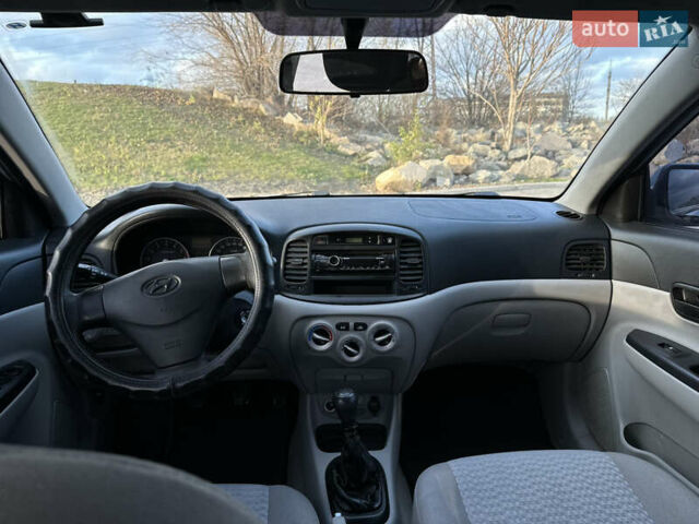 Синий Хендай Акцент, объемом двигателя 1.4 л и пробегом 315 тыс. км за 3599 $, фото 9 на Automoto.ua