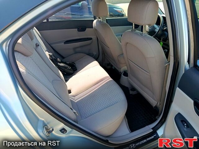 Синий Хендай Акцент, объемом двигателя 1.4 л и пробегом 314 тыс. км за 3800 $, фото 8 на Automoto.ua