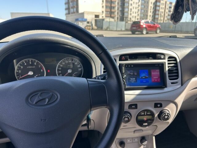 Синий Хендай Акцент, объемом двигателя 1.6 л и пробегом 205 тыс. км за 4700 $, фото 6 на Automoto.ua