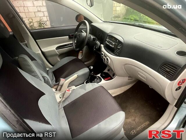 Синий Хендай Акцент, объемом двигателя 1.4 л и пробегом 127 тыс. км за 5400 $, фото 5 на Automoto.ua