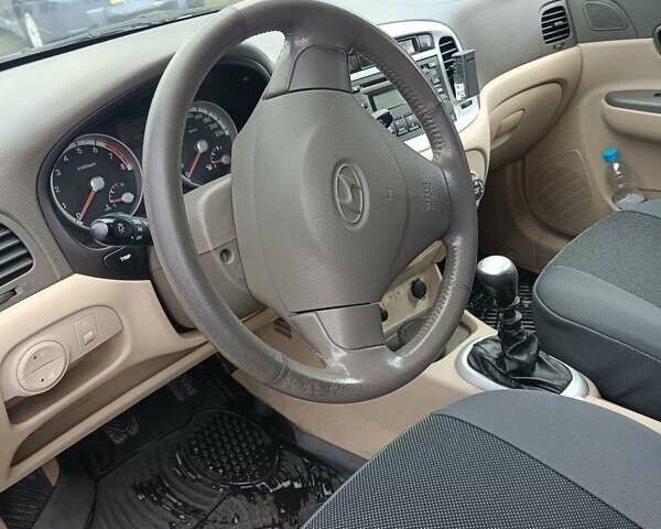 Синий Хендай Акцент, объемом двигателя 0 л и пробегом 130 тыс. км за 5100 $, фото 2 на Automoto.ua