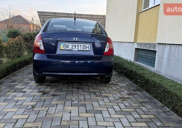 Синий Хендай Акцент, объемом двигателя 1.4 л и пробегом 130 тыс. км за 5000 $, фото 6 на Automoto.ua