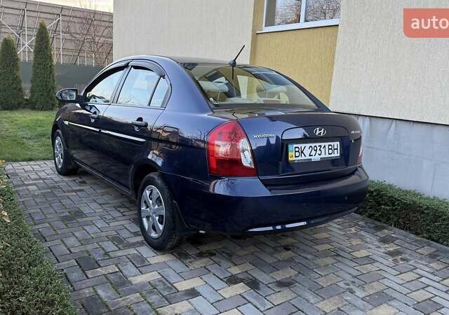 Синий Хендай Акцент, объемом двигателя 1.4 л и пробегом 130 тыс. км за 5000 $, фото 5 на Automoto.ua