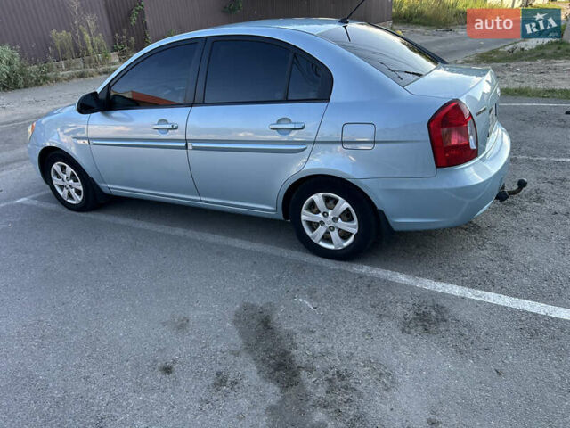 Синий Хендай Акцент, объемом двигателя 1.6 л и пробегом 240 тыс. км за 4600 $, фото 1 на Automoto.ua