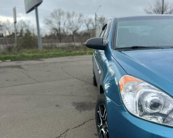 Синий Хендай Акцент, объемом двигателя 1.6 л и пробегом 210 тыс. км за 4900 $, фото 3 на Automoto.ua