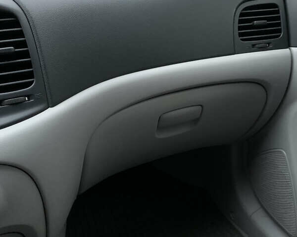 Синий Хендай Акцент, объемом двигателя 1.4 л и пробегом 187 тыс. км за 5700 $, фото 9 на Automoto.ua