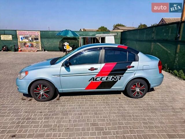Синий Хендай Акцент, объемом двигателя 1.4 л и пробегом 315 тыс. км за 3800 $, фото 3 на Automoto.ua