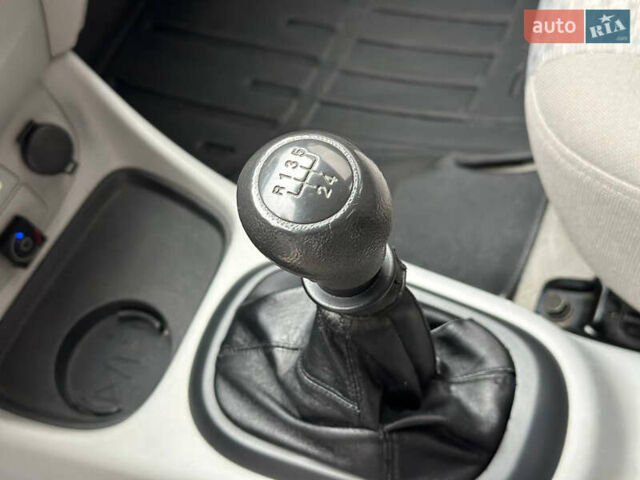 Синій Хендай Акцент, об'ємом двигуна 1.4 л та пробігом 102 тис. км за 4999 $, фото 10 на Automoto.ua