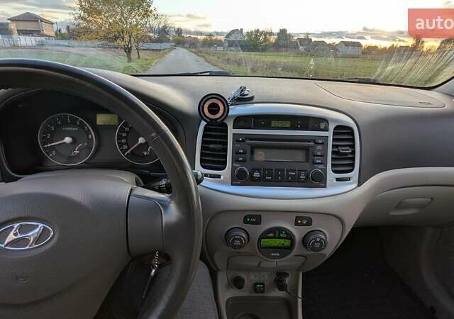 Синій Хендай Акцент, об'ємом двигуна 1.6 л та пробігом 276 тис. км за 4700 $, фото 7 на Automoto.ua