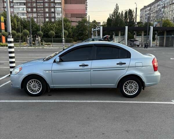 Синий Хендай Акцент, объемом двигателя 1.4 л и пробегом 186 тыс. км за 5000 $, фото 2 на Automoto.ua