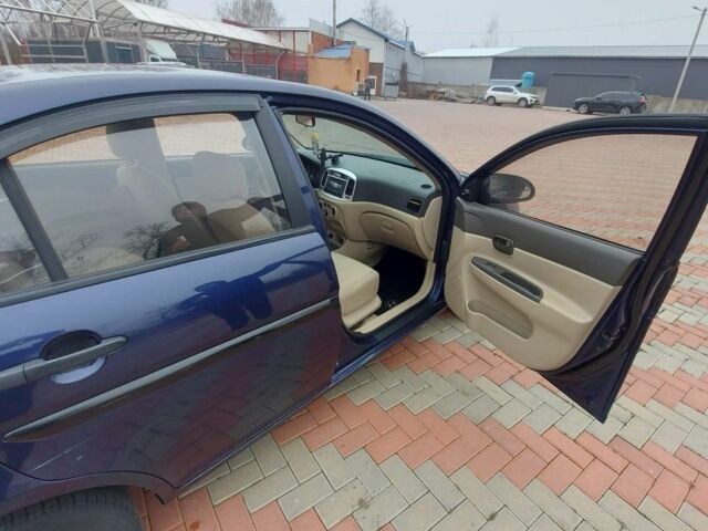 Синий Хендай Акцент, объемом двигателя 1.4 л и пробегом 193 тыс. км за 3900 $, фото 6 на Automoto.ua