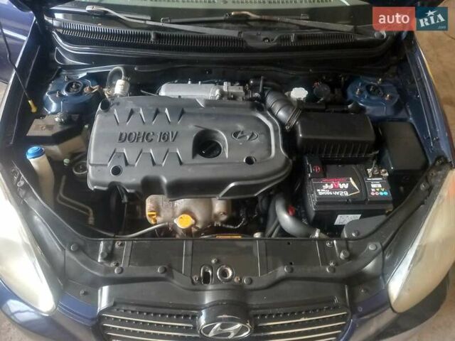 Синій Хендай Акцент, об'ємом двигуна 1.6 л та пробігом 205 тис. км за 1150 $, фото 8 на Automoto.ua