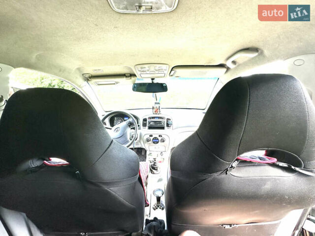 Синий Хендай Акцент, объемом двигателя 1.6 л и пробегом 210 тыс. км за 5000 $, фото 10 на Automoto.ua