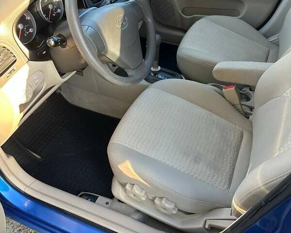 Синий Хендай Акцент, объемом двигателя 1.4 л и пробегом 193 тыс. км за 4500 $, фото 9 на Automoto.ua