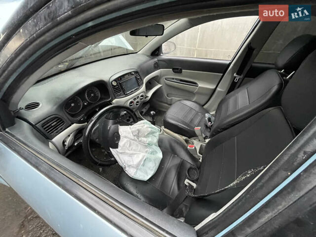 Синий Хендай Акцент, объемом двигателя 1.4 л и пробегом 250 тыс. км за 2000 $, фото 3 на Automoto.ua