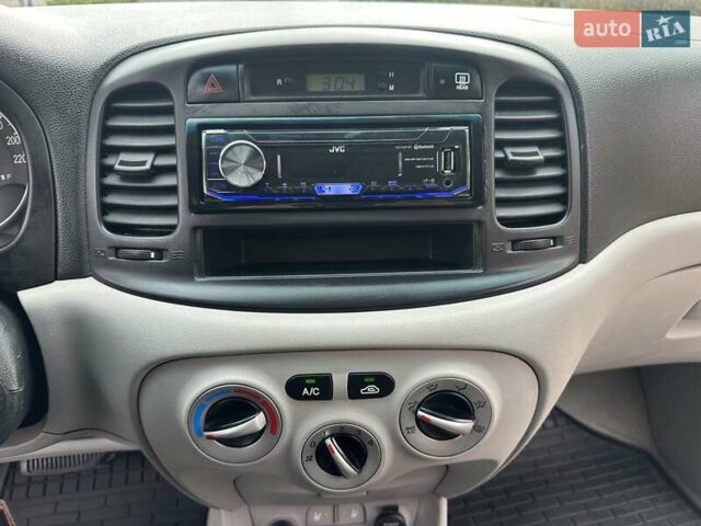 Синій Хендай Акцент, об'ємом двигуна 1.4 л та пробігом 201 тис. км за 5999 $, фото 63 на Automoto.ua