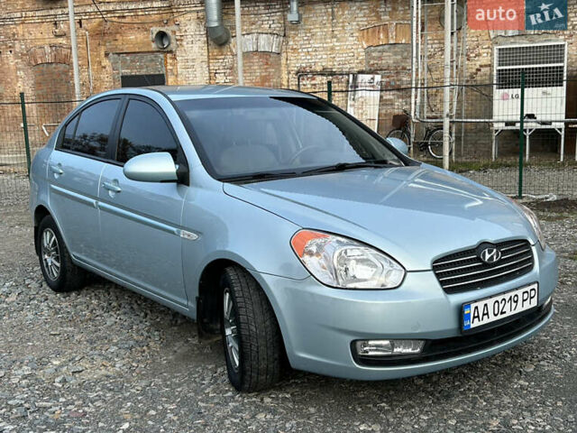Синий Хендай Акцент, объемом двигателя 1.6 л и пробегом 240 тыс. км за 5250 $, фото 7 на Automoto.ua